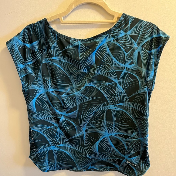 Nike workout top - Picture 2 of 2